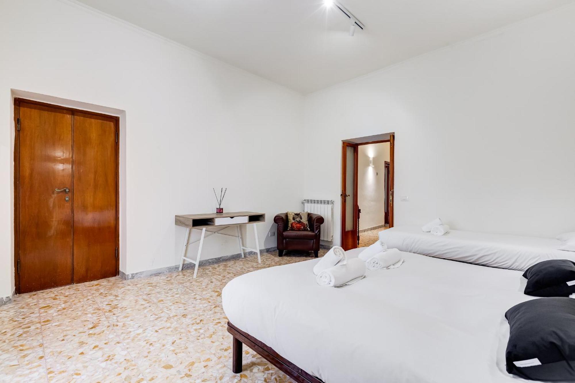 Vivilo Collection - San Vito View Apartment - 3 Bdr 2 Baths Рим Экстерьер фото