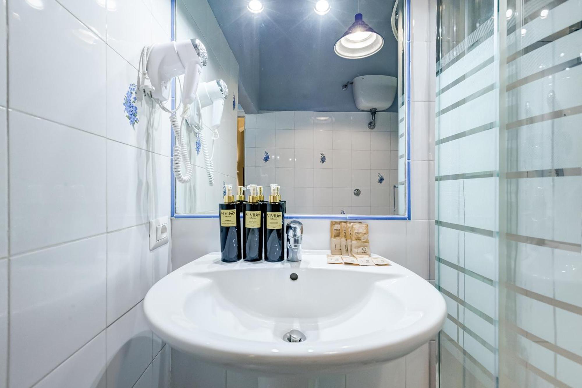 Vivilo Collection - San Vito View Apartment - 3 Bdr 2 Baths Рим Экстерьер фото